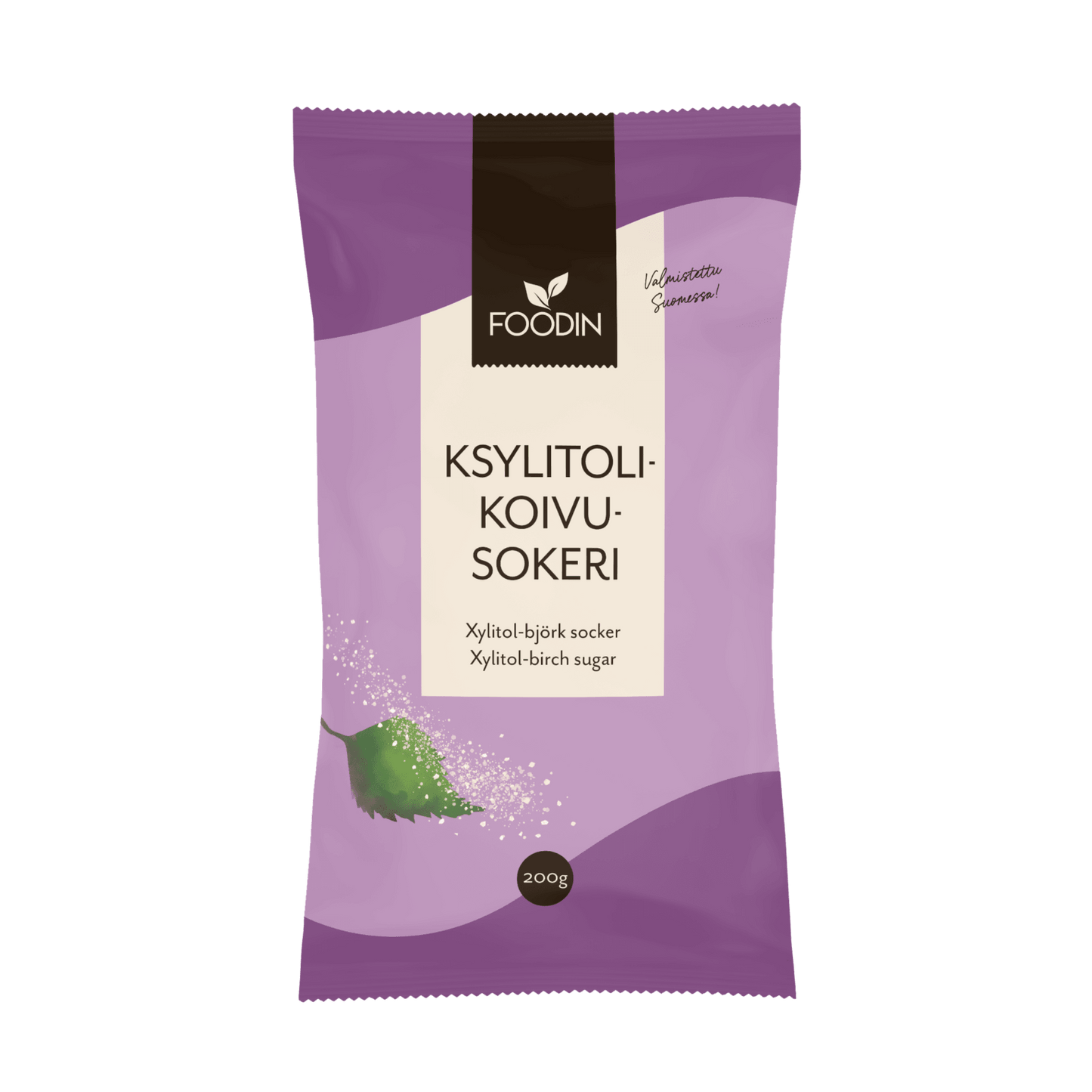 Foodin Koivusokeri -pussi, 200 g, violetti; ksylitolia sisältävä koivusokeri, etiketissä lehtikuvitus ja hajanaisia rakeita, kaksi- tai kolmikielistä tekstiä suomeksi, ruotsiksi ja englanniksi, valmistettu puhtaasta koivusta; pussi suorakulmainen uudelleensuljettavalla yläosalla, mattapinnalla; valkoista tekstausvapaata typografiaa tuotetiedoissa; ei ihmisiä tai käsiä näkyvissä; vaalea studiotausta.