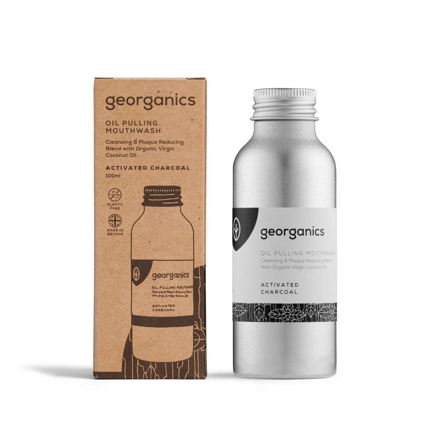 Georganics Aktiivihiili Oil Pulling Purskutteluöljy -pullo pakkauksensa vieressä; suorakulmainen, mattapintainen pahvipakkaus ja sylinterimäinen, metallisen kiiltävä pullo kierrekorkilla; molemmissa valkoisissa etiketeissä mustaa tekstausvapaata tekstiä sekä ääriviivapiirros suusta; kuvattu yksiväristä taustaa vasten, ei toimintaa tai ihmisiä näkyvissä.