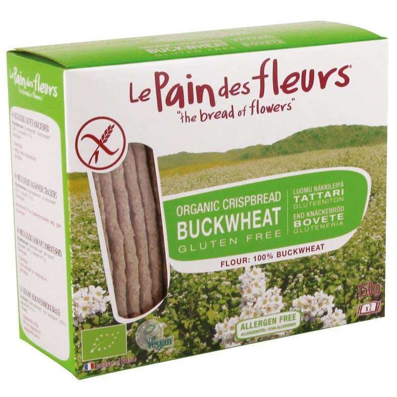 Le Pain des Fleurs Luomu Gluteeniton Näkkileipä Tattari; rasia tekstillä "Le Pain des Fleurs" luomutattarinäkkileipää, gluteenitonta ja vegaanista, kuvattuna kukkivalla pellolla; suorakulmainen rasia mattapinnalla, pääosin valkoinen ja ruskea, sisältää kuvia näkkileipäviipaleista; pakkauksessa lihavoitua groteski- ja kursivointityyppiä; etuetiketti mainitsee allergeenittomuuden ja 100-prosenttisen tattarijauhon; ei ihmisiä tai käsiä kuvassa.