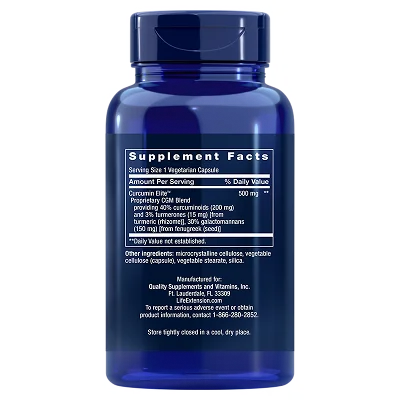 Life Extension Curcumin Elite; sininen ravintolisäpullo näyttää Ravintosisältö-etiketin ainesosatiedoin, annoskoolla ja valmistajan tiedoin painettuna valkoisella pullon takaosaan; muovipullo sylinterinmuotoinen mattapinnalla ja yhteensopivalla sinisellä korkilla; yksinkertainen groteskityyppografia etiketissä; tuote kuvattu yksin pelkistetyllä taustalla lähikuvassa.