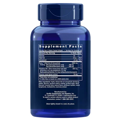Life Extension Super Omega-3; sininen muovipullo pystyssä, valkoinen suorakulmainen etiketti; pinta kiiltäväpintainen; etiketissä ravintosisältötaulukko tavallisella groteskikirjasimella, sisältäen annoskoon, määrät annosta kohden ja ravintoarvot vain otsikkotasolla luettavina; korkki suljettuna; ei ihmisiä tai käsiä kuvassa, kuvattu pelkistetyllä vaalealla taustalla tuotteen selkeäksi esittämiseksi.
