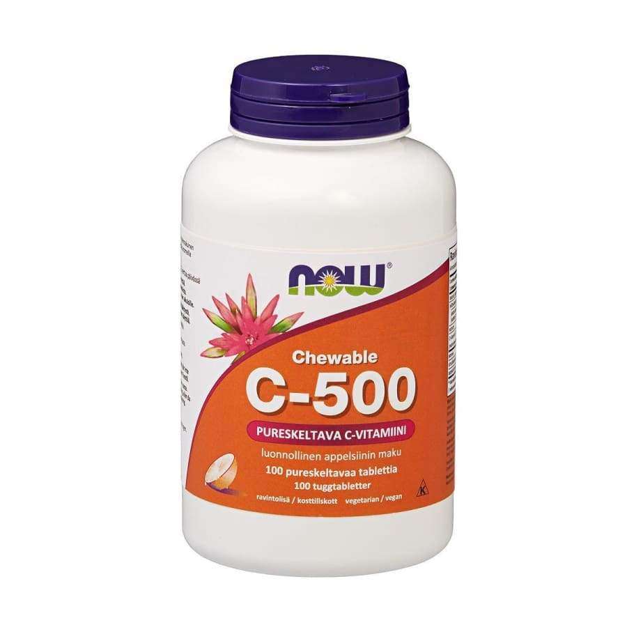 NOW C-500 Appelsiini -purevat C-vitamiinitabletit; valkoinen pullo oranssilla etiketillä, jossa kuva appelsiinin viipaleesta ja kukasta; lihavoitu tekstausvapaa kirjasin, teksti "Chewable C-500", "Vegetarian/Vegan" ja "100 Tablets"; sylinterimäinen pullo valkoisella korkilla; kuvattu yksiväristä taustaa vasten, ei ihmisiä tai käsiä näkyvissä.