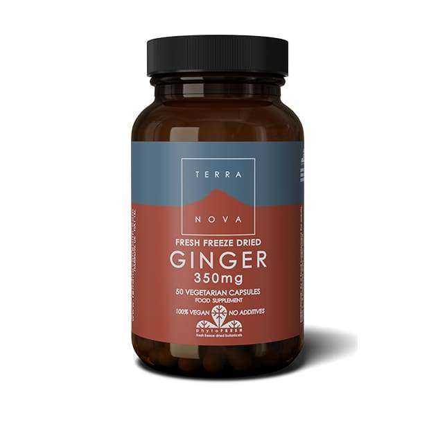 TERRANOVA-pullo, ruskea mattapintainen muovipullo pystyssä, vihreä ja punainen paperinen etiketti; etiketissä lihavoitua tekstausvapaata TERRANOVA-brändäystä, tuotenimi, 350 mg annostus, määrä 50 kasviskapselia sekä tietoa vegaanisuudesta ja lisäaineettomuudesta; ei ihmisiä tai käsiä näkyvissä; tausta täysin valkoinen ja tasaisesti valaistu studiokuvassa.