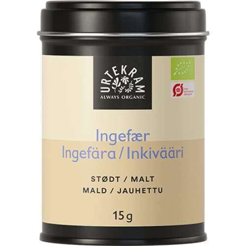 Urtekram Luomu Inkivääri; 15 g peltirasia tekstillä "Urtekram" luomuinkivääriä, monikieliset merkinnät tanskaksi, ruotsiksi ja suomeksi sekä luomukorostukset; lieriömäinen metallipurkki mustalla kannella ja mattapintaisella vihreä-valkoisella etiketillä; typografia lihavoitua groteskia brändi- ja tuotenimelle; vain tuoteteksti näkyvissä, ei ihmisiä tai käsiä; purkki kuvattu keskitetysti valkoisella taustalla.