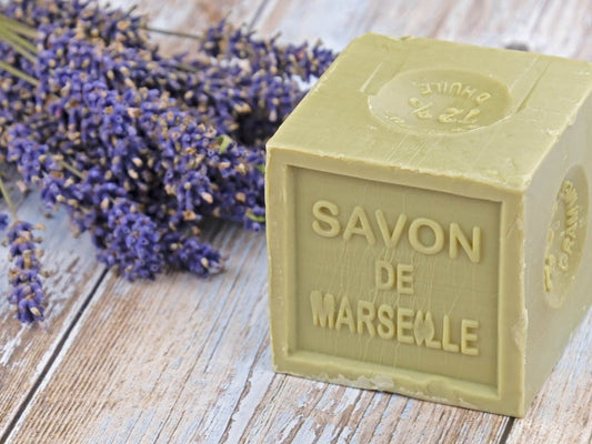 Marseille-saippua kodin puhdistuksessa ja ihonhoidossa