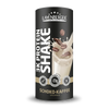 3K Protein Shake Chocolate Coffee; musta Layenberger 3K Protein Shake -purkki Schoko-Kaffee-mausteena mattapinnalla, sylinterin muotoinen; etiketissä maito- ja kahvipapukuvitusta; teksti kertoo tuotenimen, maun, ”23 g proteiinia” sekä keskeisistä vitamiineista ja kivennaisaineista lihavoidulla groteskilla; ei ihmisiä tai käsiä, neutraali tausta, suoraviivainen studiokuva.