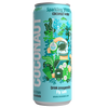 Coconaut Kookosvesi Hiilihapotettu: korkea tölkki tekstillä "COCO NAUT sparkling young coconut water", kuvitettu vedenalainen astronautti, merikasveja ja kuplia; sylinterimäinen muoto kiiltävällä pinnalla; pääväreinä sininen ja valkoinen monivärisin kuvituksin; groteskiteksti eri painoin; luettavissa teksti "Drink irresponsibly, Fly safe, Not from concentrate" sekä "coconut water"; valkoinen tausta, ei ihmisiä tai käsiä näkyvissä.