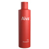 AIVA The Shampoo; punainen muovipullo läppäkorkilla; pullo on sylinterinmuotoinen ja sileä, siinä lukee suurin valkoisin kirjaimin ”AIVA” yläosassa ja ”The Shampoo” alaosassa; pakkauksessa vähän muuta kuvitusta tai tekstiä näiden merkintöjen lisäksi; kuvassa vain tuote yksivärista taustaa vasten.