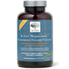 Active Magnesium Gummies Sitraatti; pullo New Nordic Active Magnesium Gummies -purutabletteja appelsiinin ja sitruunan mausteltuna; säiliö puoliläpinäkyvää violettia muovia, mattapintainen lieriömäinen muoto vastaavalla kierrekannella; etiketti valkoinen mustin tekstein ja yksinkertaisin logoin groteskifontilla; luettava etikettiteksti sisältää vegaaniset ainesosat, skandinaavisen laadun ja magnesiumpitoisuuden suomeksi, ruotsiksi ja englanniksi; ei ihmisiä tai käsiä; studiotausta, suoraviivainen tuotekuva.