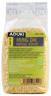Aduki Luomu Mung dal; kirkas muovipussi Aduki-merkkistä vihreää mung dalia (halkaistuja mungpapuja) vihreällä ja keltaisella etiketillä, jossa ainesosat ja ravintoarvotiedot suomeksi ja ruotsiksi; nettopaino 500 g; pussi suorakaiteen muotoinen ja läpinäkyvä, papuja näkyvissä sisällä, kiiltäväpintainen, etusivulla teksti lihavoidulla tikkukirjasimella; kuva näyttää vain tuotteen tasaisella taustalla.