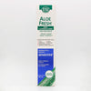 ESI Aloe Fresh Sensitive Hammasgeeli; laatikko ESI Aloe Fresh Sensitive -hammastahnaa, merkitty 100-prosenttisesti luonnolliseksi, sisältö 100 ml; suorakulmainen pahvipakkaus on pääosin valkoinen vihrein ja sinisin lohkoin ja viivoin; teksti on suomeksi, groteskifontilla eri kokoja; ei käsiä tai ihmisiä näkyvissä; kuvattu yksivärista taustaa vasten.