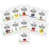 AlpenPower Luomu Heraproteiini Natural; kymmenen Bio Whey Protein -jauhepussia eri makuina, kuten suklaa, banaani, mustikka, kookos, kahvi, vanilja, maito, mansikka ja mango, aseteltuna riveihin valkoista taustaa vasten; matat suorakulmaiset pussit näyttävät lihavoitua palkkikirjasinta tuotenimelle ja maulle; ei ihmisiä tai rekvisiittaa kuvassa.
