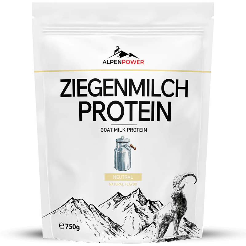 AlpenPower Vuohenmaitoproteiini Natural; valkoinen AlpenPower Ziegenmilch Protein -pussi kuvituksena vuohi, maitokannu ja vuoret; suorakulmainen matta pakkaus, teksti pääosin mustalla ja sinisellä lihavoidulla groteskilla; pakkauksessa merkinnät ”750g” ja ”neutral flavour”; tasainen studiotausta, ei ihmisiä.