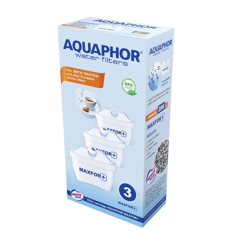Aquaphor-vedensuodatinlaatikko, jossa kolme MAXFOR+-suodatinpatruunaa, BPA-vapaa-merkintä ja yhteensopivuus Brita Maxtra- ja muiden kannujen suodattimien kanssa; laatikossa korostetaan 200 litran kapasiteettia pehmennetylle vedelle; suorakaiteen muotoinen laatikko kiiltäväpinnalla, pääosin valkoinen ja sininen väritys, tuotekuvia etusivulla; groteskityypografia selkeää, pakkauksessa kuvakkeita patruunamäärästä ja yhteensopivuudesta; tausta yksinkertainen, ei ihmisiä tai käsiä näkyvissä.