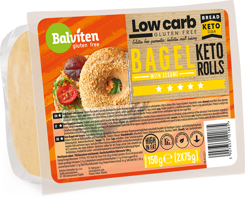 Balviten Gluteeniton Keto Bagel; pakkaus Balviten-gluteenittomia, vähähiilihydraattisia keto-bagel-sämpylöitä seesamilla; kirkkaassa muovipakkauksessa kaksi pyöreää sämpylää; mattaoranssissa etiketissä valokuva bagelista, tomaattiviipaleesta, salaatista ja ravintotiedoista groteskifontilla; etiketissä nettopaino 150 g (2 x 75 g); ei ihmisiä tai käsiä näkyvissä; neutraali tausta, tuote keskitettynä kuvassa.
