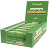 Barebells Soft Banana Dream Proteiinipatukka; vihreä suorakaiteen muotoinen laatikko Barebells Banana Dream -pehmeitä proteiinipatukoita varten, yksittäin käärittyjä patukoita riveittäin sisällä; laatikko mattapintainen, valkoista groteskitekstiä 16 grammaa proteiinia ja ei lisättyä sokeria; kaikki pakkaus vihreää väriä, tuotenimi näkyvissä; vaalea tausta, lähikuva, ei ihmisiä tai käsiä.
