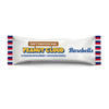 Barebells Soft Peanut Cloud Proteiinipatukka; Barebells Peanut Cloud -pehmeä proteiinipatukka valkoisessa kääreessä punaisin ja sinisin raidoin päistä; kääre matta ja vaakasuuntainen suorakulmainen; groteskikirjasin etiketissä kertoo ”16 grams of protein” ja ”no added sugar”; patukka avaamattomana tasaista taustaa vasten, tuote edestä kuvattuna.