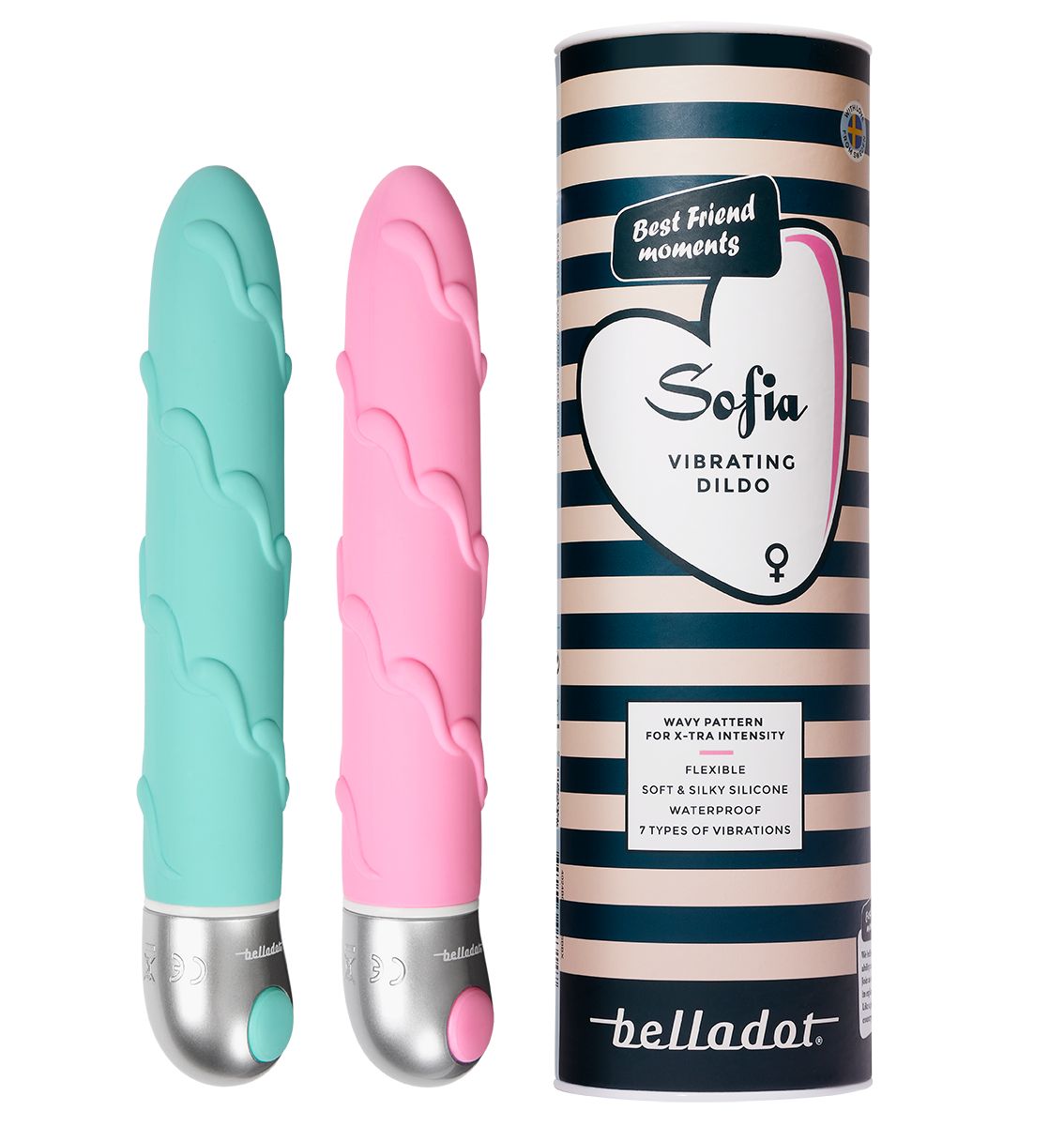Belladot Sofia Värisevä Dildo; kaksi silikonivibraattoria, toinen turkoosi ja toinen vaaleanpunainen, pystyssä raidallisen sylinterimäisen pakkauksen vieressä, jossa lukee "Sofia Vibrating Dildo by Belladot" sekä mainitaan innovatiiviset ominaisuudet ja sydämen muotoinen kuvio pakkauksessa; vibraattoreissa sileä mattapinta ja loivasti kaartuva muoto; pakkauksessa vaakasuorat siniset raidat ja mustaa tekstausvapaata tekstiä; tausta valkoinen, ei ihmisiä tai muita esineitä kuvassa.