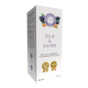 Berry OMG Silk & Shine nestemäinen: rasia BerryOMG Silk & Shine -marjaöljylisäravinnetta iholle ja turkille, kultaiset palkintoikonit GLA:sta ja E-vitamiinista; sisältää ravitsevaa marjaöljyä, 90 kappaletta à 50 ml; eloisia marja- ja lehtikuvituksia yläosassa; rasia on suorakulmainen kiiltäväpintainen, pääväreinä valkoinen ja pinkki-violetti liukuväri; otsikkoteksti on lihavoitua groteskikirjasinta eri kokoisilla teksteillä, lisätiedot pienemmällä alla; ei ihmisiä tai käsiä näkyvissä.
