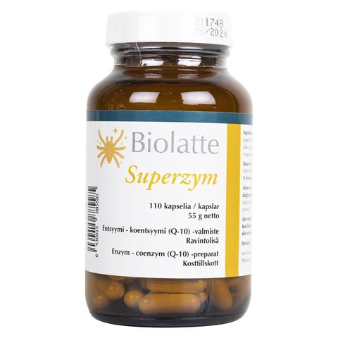 Biolatte Superzym -pullo, 110 kapselia; sylinterimäinen, mattapintainen muovipullo valkoisella kierrekorkilla; keltainen ja valkoinen etiketti monikielisellä tekstillä eri kokoisin tekstausvapain kirjasimin, teksti kertoo ruoansulatusentsyymeistä; pakkaus suljettu; kuvattu valkoista taustaa vasten, ei ihmisiä, käsiä tai muita esineitä.