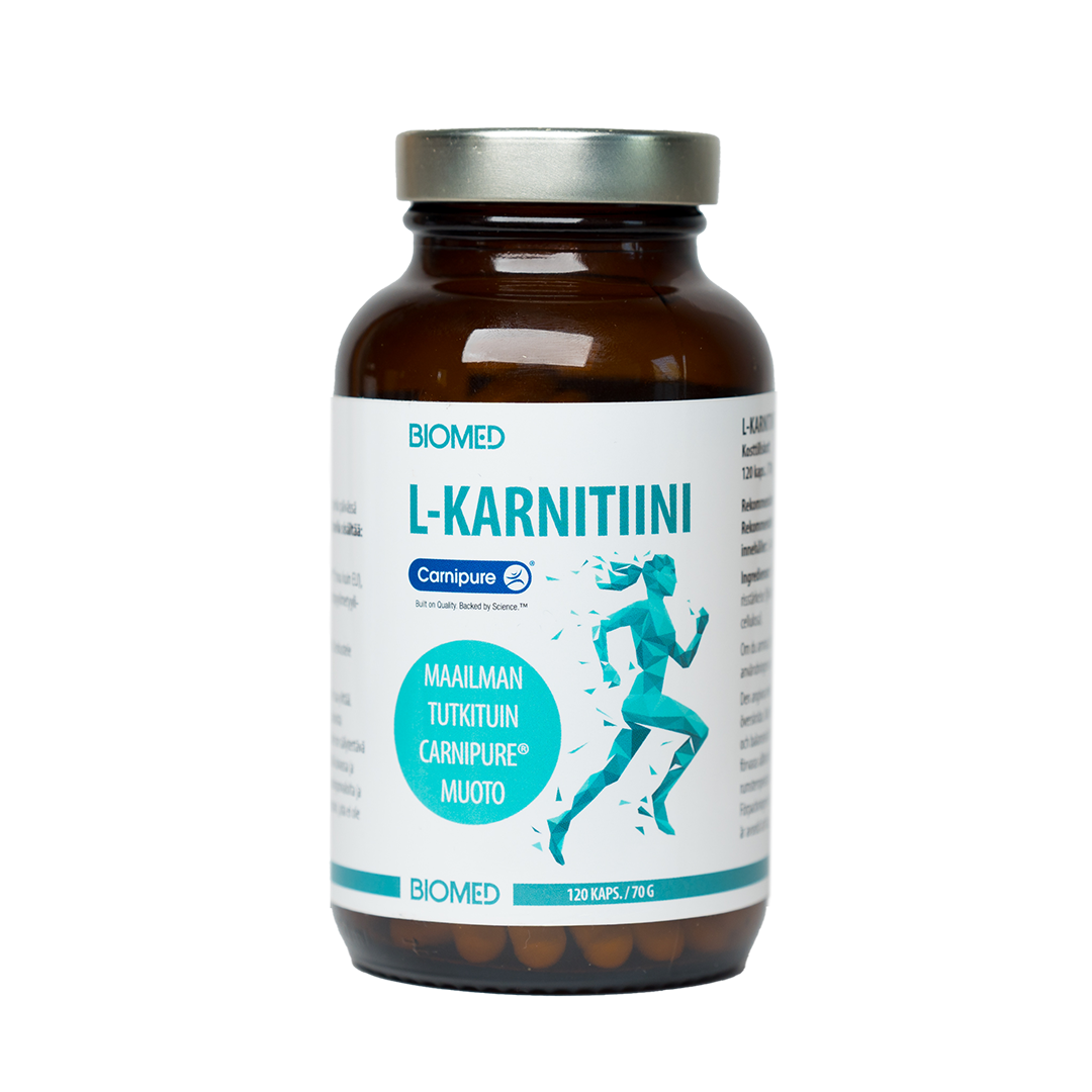Biomed Carnipure® L-Karnitiini, ruskea muovipullo valkoisella kierrekorkilla, pinta mattaa, sylinterin muotoinen etikettivarustelu edessä; etiketissä "L-KARNITIINI" Biomed-brändillä groteskifontilla, sininen juoksevan hahmon kuvitus ja suomenkielistä tekstiä; ilmoittaa 120 kapselia; tuote kuvattu valkoista taustaa vasten, ei ihmisiä eikä käsiä näkyvissä.
