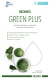 Biomed Green Plus jääpalat -pakkaus, sisältää vehnänorasta, spirulinaa, klorellaa ja vihreää teetä; esitelty sekä jauhe- että juomamuodossa, pakkauksessa Biomed-logo ja kuvakkeita, jotka korostavat suomalaisuutta, luomua ja vihreitä raaka-aineita; laatikko suorakulmainen mattapinnalla valkoisin ja vihrein sävyin; etiketissä tekstausvapaata fonttia, jossa ainesosien nimet; ei ihmisiä tai käsiä näkyvissä; neutraali tausta, tuotteet aseteltuna ylhäältä kuvattuna.