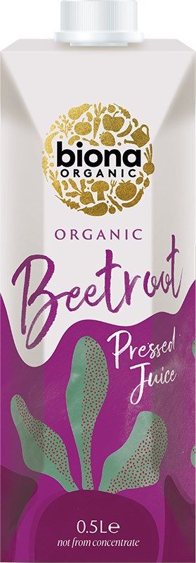 Biona Luomu Punajuurimehu; 0,5 litran tölkkipakkaus Biona Organic Beetroot Pressed Juice -mehua, elävän violetti punajuurikuvitus ja kultainen logo, merkitty tiivisteestä valmistamattomaksi ja luomuraaka-aineista tehdyksi; pakkaus on suorakulmainen mattapinnalla, valkoinen muovinen kierrekorkki; typografiassa selkeitä groteskifontteja mustana, valkoisena ja kultaisena; tausta valkoinen, ei ihmisiä tai rekvisiittaa näkyvissä.