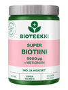 Bioteekki Super Biotiini 5500 mikrog -muovipurkki; vihreä ja pinkki väritys; mattapintainen, sylinterimäinen purkki valkoisella kierrekorkilla; etiketissä lihavoidulla tekstausvapaalla kirjasimella valkoista ja vihreää tekstiä pinkkiä ja vihreää pohjaa vasten, teksti "BIOTEEKKI SUPER BIOTIINI 5500 μg + METIONIINI"; sisällöksi ilmoitettu 90 tablettia iholle ja hiuksille; suomenkielinen etiketti; kuvattu yksiväristä studiotaustaa vasten.