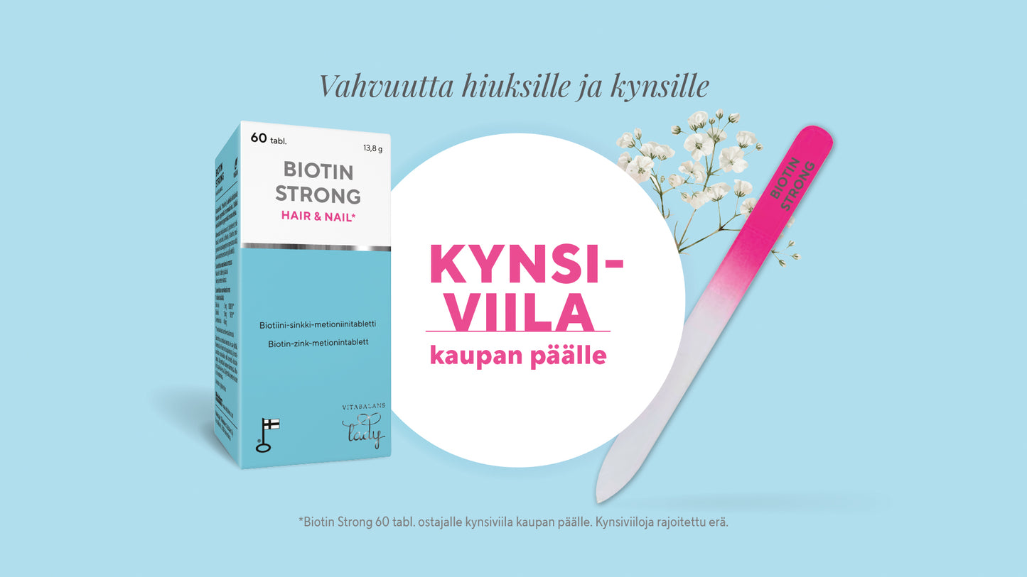 Vitabalans Kynsiviila; rasia Biotin Strong -ravintolisää mattapinnalla ja painetulla etiketillä vaaleanpunaisen ja valkoisen hohkakivisen kynsiviilan vieressä sileällä pinnalla; lähellä aseteltu valkoisia, mahdollisesti tekokukkia; kaikki esineet yhtenäisellä vaaleansinisellä taustalla; suuri suomenkielinen tekstipäällys kutsuu kynsiviilaa bonuslahjaksi; ei ihmisiä tai käsiä kuvassa.
