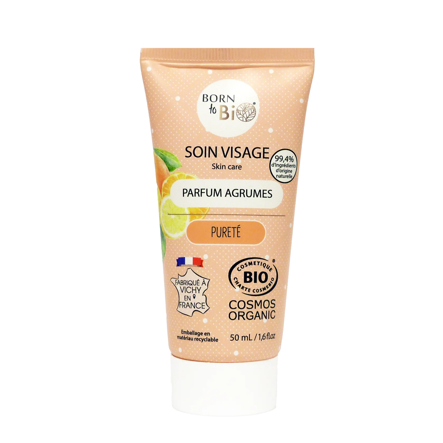 Born to Bio Antipollution Face Care for Oily Skin; tuubi sitrushuokoisia kasvovoiteita, merkitty luomuksi ja Ranskassa valmistetuksi, useita sertifiointimerkkejä ja kuva sitrushedelmistä persikanvärisellä taustalla; tuubi on valkoinen värikkäin kuvituksin, mattapintainen pakkaus, pyöristetyt reunat ja luettavaa tekstiä sekoitetulla serif- ja groteskikirjasimella; ei ihmisiä tai käsiä näkyvissä.
