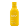 Keltainen Born to Bio -suihkugeelipullo, merkitty GEL DOUCHE CERTIFIÉ BIO, shea-hunajatuoksu, 300 ml, valmistettu Ranskassa, Ranskan lippu alaosassa; muovipullo pyöristetty mattapinnalla ja kierrekorkilla; etiketissä lihavoitua isokirjaimista typografiaa päätekstille; valkoinen tausta ilman näkyvää ympäristöä tai ihmisiä; kuva näyttää tuotteen kokonaisuudessaan edestä.