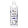 Born to Bio Blueberry Floral Water Cleansing Milk; valkoinen pullo puhdistusmaitoa sinisin kukkakuvioin, merkitty kasvoille ja silmille sopivaksi; 200 ml:n tuote on luomu, kierrätettävä ja ranskalaisin ympäristösertifioinnein; sylinterinmuotoinen muovipullo mattapinnalla; etiketissä modernia groteskitypografiaa; kuvattu valkoisella taustalla ilman ihmisiä tai muita esineitä.