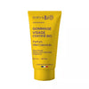 Born to Bio Face Scrub Honey & Calendula: keltainen tuubi tekstillä "Born to Bio Gommage Visage Certifié Bio" hunaja- ja kehäkukkatuoksulla, 50 ml, valmistettu Ranskassa, seisoo pystyssä valkoista taustaa vasten; pakkaus on mattapintainen pyöristetyin reunoin; etiketissä monivärinen teksti ja pieniä kuvituksia; ei ihmisiä tai käsiä näkyvissä; sisältää sertifioituja luomuainesosia hellävaraiseen kuorintaan.