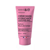 Born to Bio Hyaluronic Acid Hand Cream: pinkki tuubi Born to Bio -kosteuttavaa käsivoidetta kirsikankukkatuoksulla, 50 ml, merkitty ranskaksi ja englanniksi; muovituubi on mattapintainen ja pyöristetyin kulmin; teksti käyttää lihavoitua groteskikirjasinta brändinimelle ja pienempää tavallista fonttia muulle tiedolle; ei ihmisiä tai käsiä näkyvissä, tuote kuvattu keskitetysti valkoista taustaa vasten.