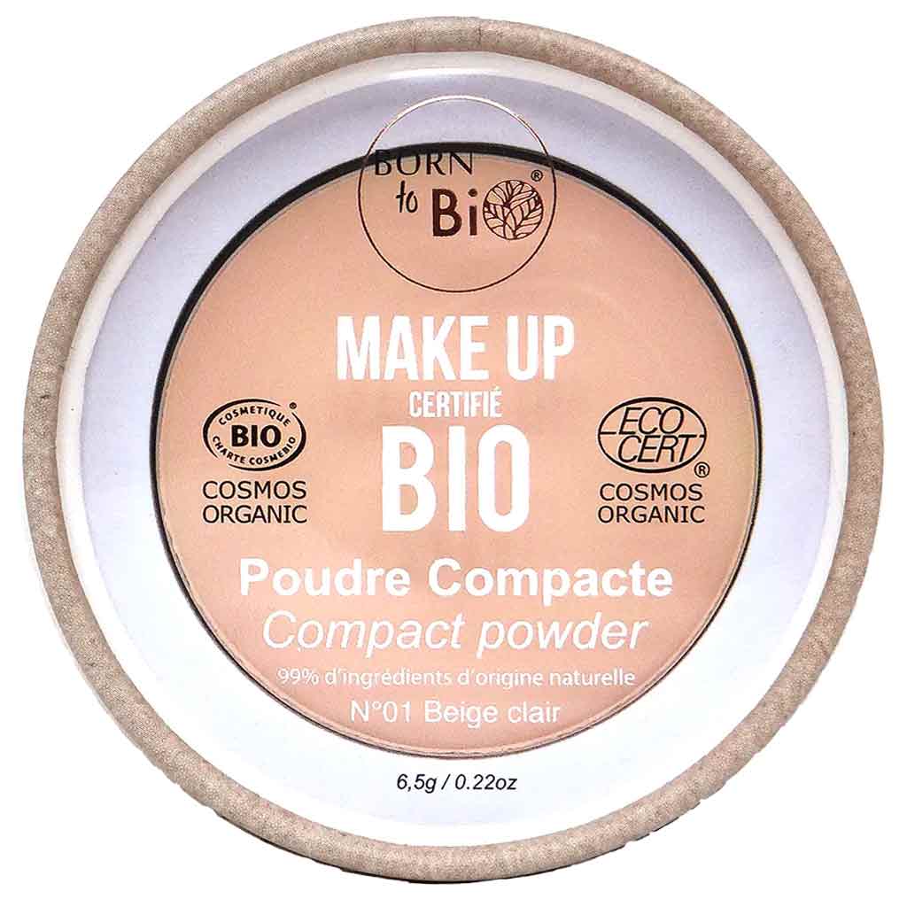 Pyöreä Born to Bio -luomukompaktipuuteripurkki vaaleanbeigessä sävyssä, merkitty Make Up Certifié Bio, ECOCERT ja Cosmos Organic -logoin sekä tekstillä 99 % d'ingrédients d'origine naturelle; puuteri näkyy mattapintaisena läpinäkyvän osan läpi; muovipakkaus painetulla etiketillä; pääteksti pyöreällä kirjasintyylillä; tausta yksinkertainen, ei ihmisiä tai rekvisiittaa kuvassa.