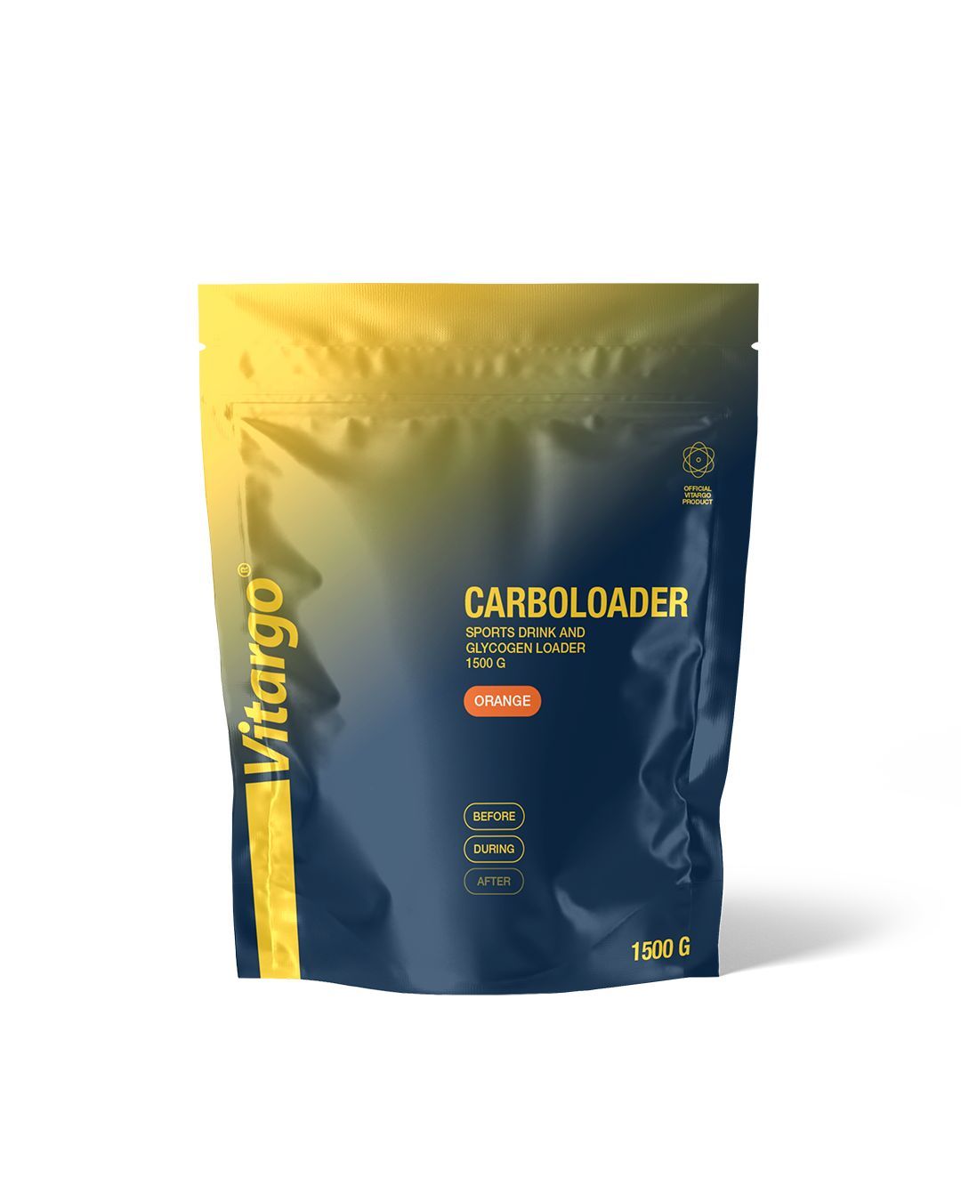 Sininen ja keltainen uudelleensuljettava Vitargo Carboloader Orange -pussi, 1500 g:n urheilujuomajauhe, jossa on nopeasti imeytyviä hiilihydraatteja käytettäväksi ennen liikuntaa, sen aikana tai jälkeen; kuvattu valkoisella taustalla. Pussi on suorakulmainen, kiiltäväpintainen, ja siinä on lihavoitua pääteviivatonta typografiaa valkoisena ja oranssina. Kuvassa ei näy ihmisiä eikä toimintaa.