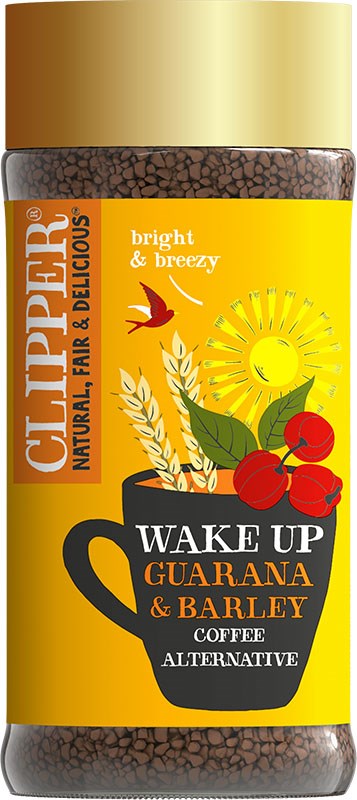 Clipper Wake Up Kahvinkorvike; purkki guarana- ja ohrapohjaista Clipper Wake Up -kahvinkorviketta kirkkaan keltaisella mattaetiketillä, lieriömäinen muoto ja kierrekansi; etiketissä kuvitettu muki, kahvimarjoja, viljanjyviä, aurinko ja lintu; groteskiteksti kertoo: Natural, Fair & Delicious sekä bright & breezy; teksti kutsuu nauttimaan eloisasta ohrasekoituksesta virkistävänä aamun aloituksena; vaalea tausta, ei ihmisiä tai käsiä.