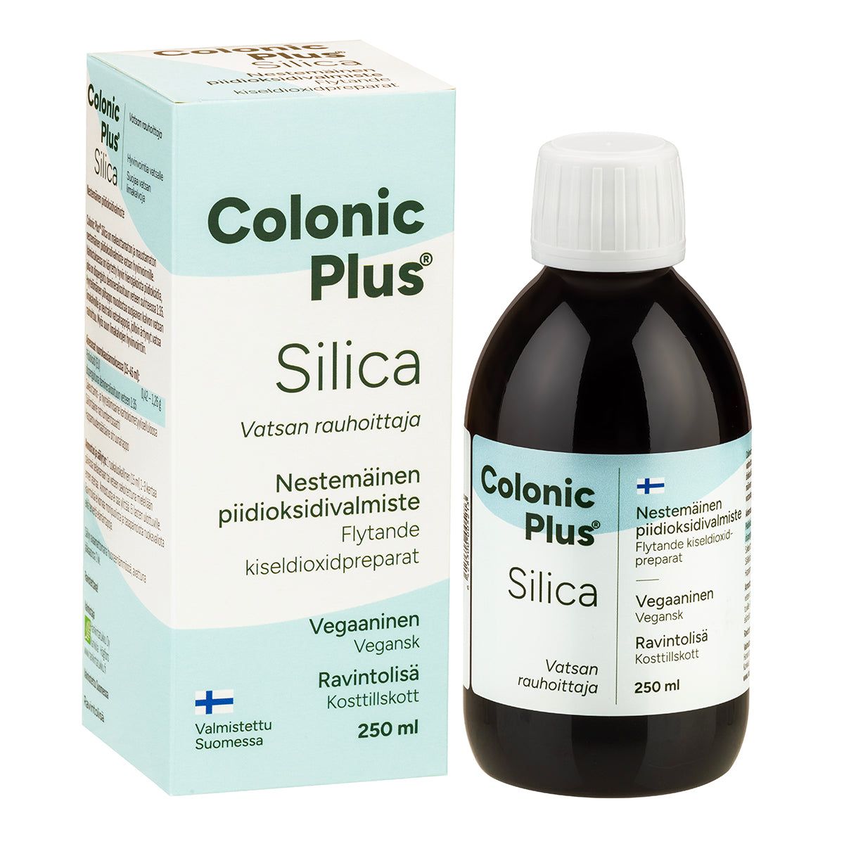 Colonic Plus Silica -pullo ja pakkaus; suomalainen vegaaninen ravintolisä, sisältää piitä; pakkaus valkoinen ja vaaleansininen, teksti suomeksi ja ruotsiksi; tumma pullo valkoisella muovikorkilla ja mattapinnalla; laatikko suorakulmainen samaa väritystä; etiketin fontit tekstausvapaita ja keskitetysti aseteltuja; tausta neutraali ja tasainen; tuote kuvattu edestä, ei ihmisiä tai käsiä näkyvissä.