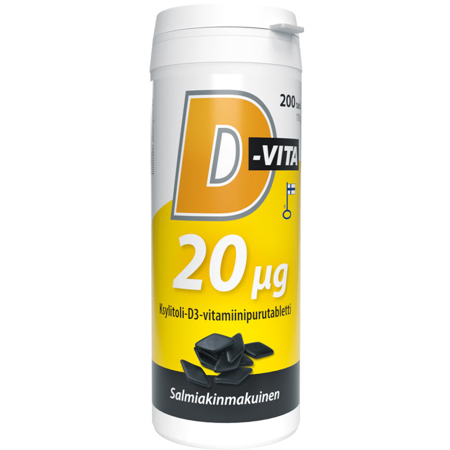 D-Vita 20 µg Salmiakki; valkoinen ja keltainen astia D-Vita 20 µg D3-vitamiinitabletteja salmiakin maulla; sylinterinmuotoinen muovipullo on kiiltäväpintainen valkoisella rungolla ja keltaisella kannella; etiketissä kuvia mustista lakritsipaloista, suomenkielistä tekstiä ja pieni Suomen lippu; groteskifontteja käytetään eri lihavuuksin; ei ihmisiä kuvassa; tuote kuvattu yksivärista taustaa vasten.