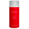 Detria Arbutin Kasvovesi; lieriömäinen punainen pullo hopeanvärisellä korkilla, mattapintainen; etuosan valkoisessa groteskitekstissä lukee "Detria Arbutin" ja "Kasvovesi Softening Toner", alaosassa lisätekstiä suomeksi; ei ihmisiä tai käsiä; tausta vaalea ja huomiota herättämätön.