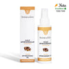 DivineXtases Aphrodisiac Hierontaöljy; pullo ja rasia Divine x Sens Bio Organic Ginger Aphrodisiac Oil -hierontaöljyä, merkitty Made in France, oikeassa yläkulmassa Yuka Excellent 100/100 -luokitus, valmistettu luomuraaka-aineista; pullo sylinterin muotoinen pumppuannostelijalla, molemmat esineet mattapintaisia mustalla tekstillä murrettua valkoista taustaa vasten; groteskikirjasin hallitsee etiketöintiä; valkoinen tausta, ei ihmisiä tai käsiä.