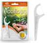 Ecofloss Single Hammaslankain; pakkaus, jossa 45 ecofloss single -minttuhammaslankainta, kuvassa kädet pitelemässä maata ja tainta, korostaa ympäristöystävällisiä, maissipohjaisia materiaaleja; pakkaus on pääosin valkoinen ja vihreä mattapinnalla, teksti selkeällä groteskifontilla; yksi biohajoava hammaslankain luonnonvalkoista muovia kaareutuvalla kahvalla ja kaksois-piikeillä on esillä erikseen oikealla yksivärista taustaa vasten.