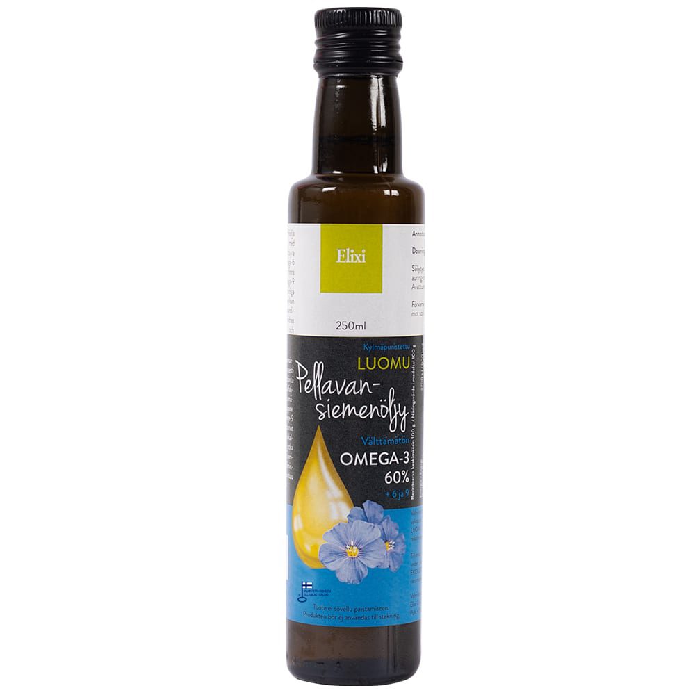 Elixi Luomu Pellavansiemenöljy; 250 ml pullo Elixi-luomupellavansiemenöljyä mustalla korkilla; pullo sylinterinmuotoinen mattaetiketillä, jossa sininen pellavankukka ja kultainen öljypisarakuvitus; etikettiteksti mainitsee omega-3-pitoisuuden selkeällä groteskikirjasimella; pelkistetty valkoinen tausta, ei ihmisiä tai käsiä kuvassa.