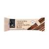Foodin Clean & Real Protein Bar Crispy Chocolate Bliss, beige patukankääre merkitty "Crispy Chocolate Bliss", suklaaroiskekuvitus, korostaa Clean & Real -ainesosia, ei lisättyä sokeria, 20 g proteiinia ja 55 g kokoa; kääre suorakaiteen muotoinen mattapinnalla; teksti pääosin lihavoitua groteskia; tausta yksinkertainen ja tasaisesti valaistu; ei ihmisiä eikä käsiä näkyvissä kuvassa.
