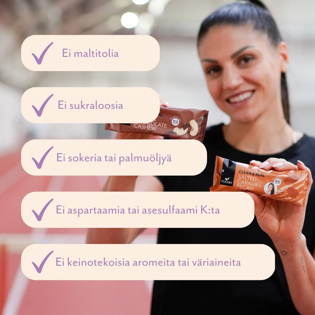 Smiling person holds protein bars; Finnish text highlights the products contain no maltitol, sucralose, sugar, palm oil, aspartame, acesulfame K, or artificial colors. Protein bars in rectangular packaging with a matte finish are held clearly by hand. The wrappers show clear and bold printed Finnish text. Plain background with neutral lighting; medium shot centered on hands and products.