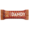 Foodin Dandy Candy Date Bar Sour Cola; oranssiin ja ruskeaan käärittynä Dandy Sour Cola -taatelipatukka, 35 g, valmistaja Foodin; pakkaus on suorakulmainen kiiltävää muovia ja siinä kuvitusta kolapullosta; luettavassa etikettitekstissä lukee "No added sugar" ja "tangy cola flavor"; tuotenimessä groteskikirjasin; kuva näyttää avaamattoman patukan yksiväristä taustaa vasten, ei ihmisiä tai käsiä.