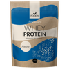 Foodin Kotimainen Heraproteiini Maustamaton; ruskea ja sininen pussi tekstillä ”Foodin Finnish Whey Protein”, abstrakteja sinisiä ja valkoisia kuvioita, sisältää 500 g luonnollista heraproteiinijauhetta; mattapintainen taipuisa pakkaus tasapohjaisena ja yläreunasta saumattuna, painettua groteskitekstiä; ei ihmisiä tai käsiä; neutraali tausta, tuote kuvattu edestä silmien tasolta.