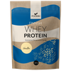Foodin Kotimainen Heraproteiini Vanilja; pakkaus Foodin Finnish Whey Protein Vanilla -proteiinia, 500 g, sininen ja beige ulkoasu abstrakteine kuvioineen ja näkyvä pyöreä etiketti korostaen laadukasta vaniljan makua; pussi mattapintainen, suorakaiteen muotoinen saumatulla yläreunalla; pääteksti lihavoidulla groteskikirjasimella, etiketissä tuotenimi, maku ja paino; tausta tasainen valkoinen; ei ihmisiä tai käsiä; kuva edestä.