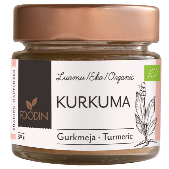 Foodin Luomu Kurkuma, pieni lasipurkki kuparinvärisellä metallisella kierrekannella, sylinterimäinen ja läpinäkyvä; etiketti suomeksi, ruotsiksi ja englanniksi, pelkistetyt kasvikuvitukset ja groteskifontti; tuotenimi ja kuvaus luettavissa etupuolelta; tausta valkoinen, ei ihmisiä eikä käsiä näkyvissä.