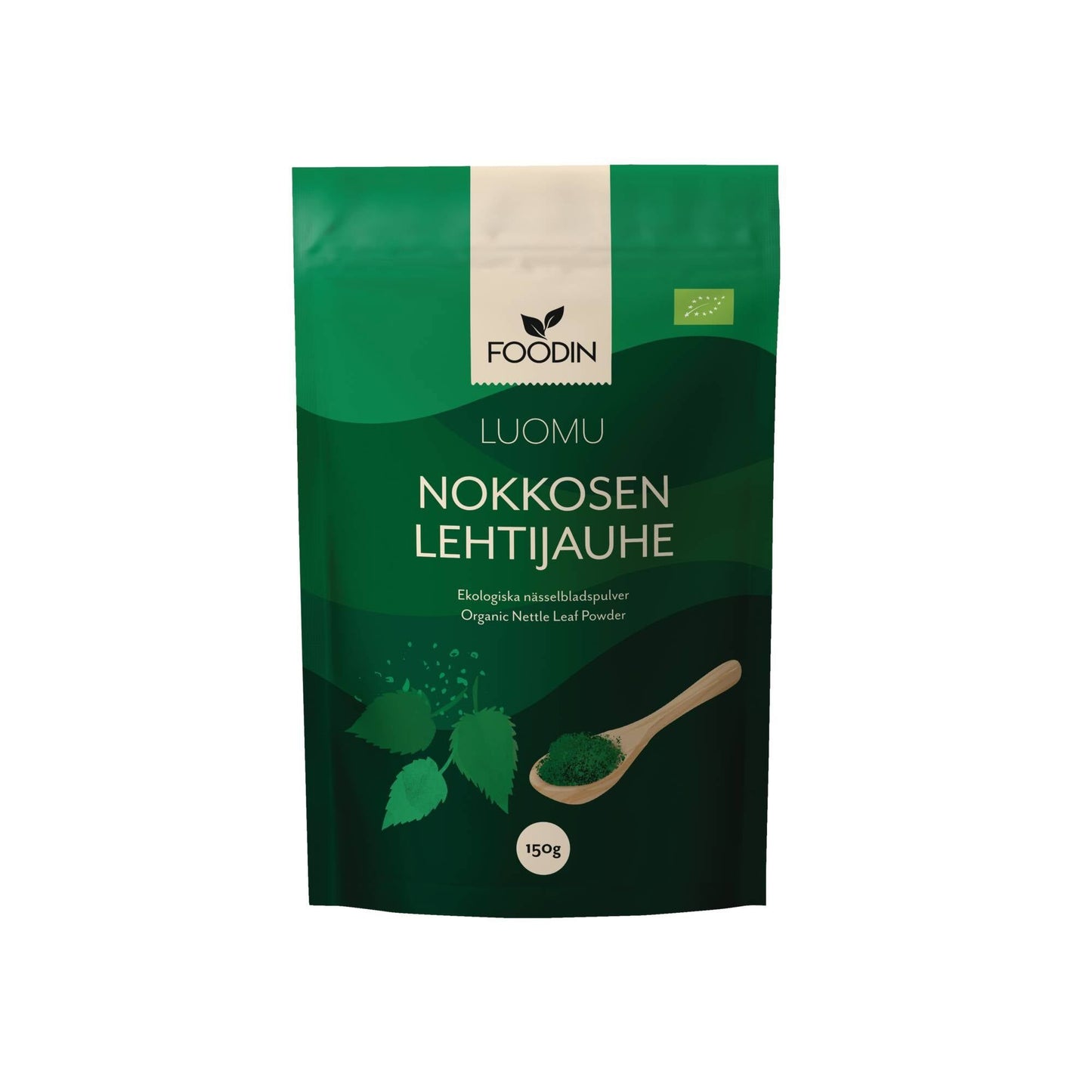 Foodin Luomu Nokkosen Lehtijauhe, 150 g; vihreä pakkaus, jossa kuvia nokkosen lehdistä ja puulusikallinen vihreää superfood-jauhetta; mattapintainen, pystysuora, uudelleensuljettava pussi; teksti sekä suomeksi että englanniksi, groteskityyppiä; tuote kuvattu yksin vaalealla taustalla.